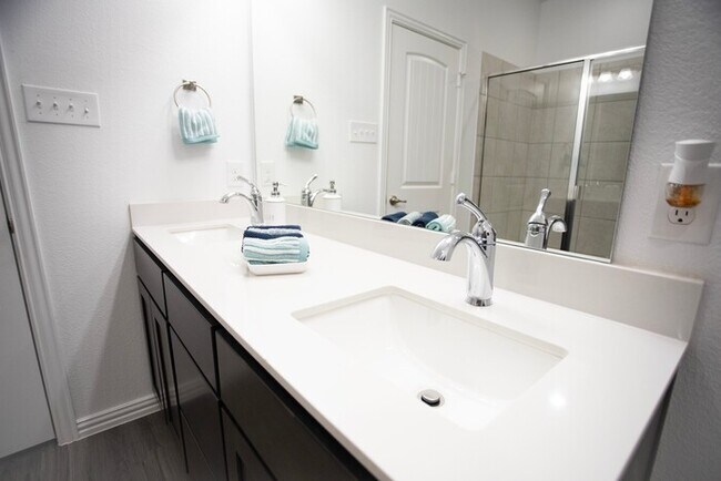 Building Photo - 4555 Foxton Ln