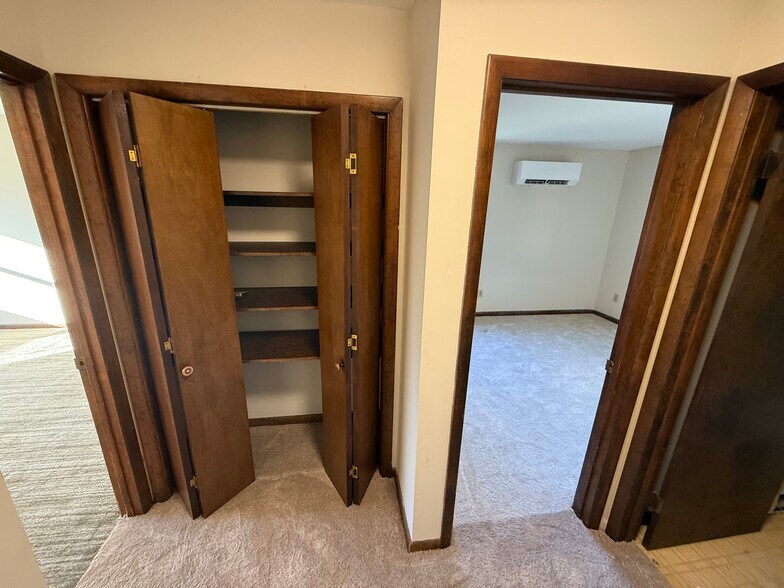 Linen closet offers more storage - 1004 Corbett St