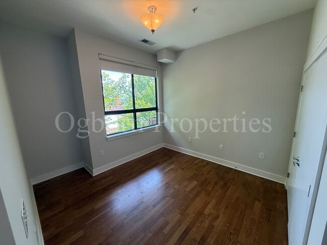 Building Photo - 810-406 W. 4th St-2BR/1BA 4th & Broad Condo!