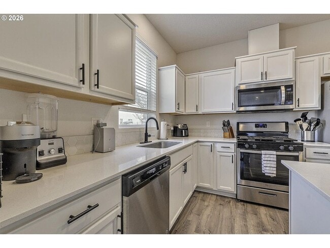 Building Photo - 898 N 18th Ave