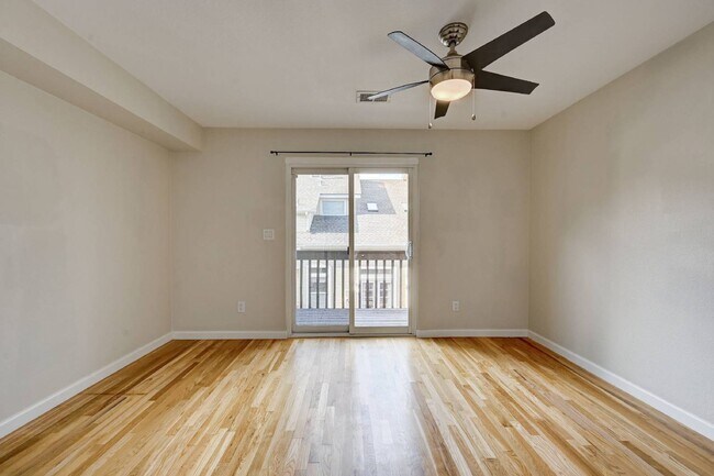 Building Photo - $1,995 - 2 Bed, 2 Bath Lofted Townhome in ...