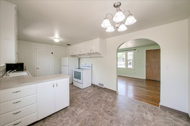 Building Photo - Boise Bench Bliss – Location, Style, and S...