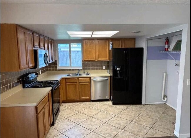 Building Photo - 2100 Cheryl Ct