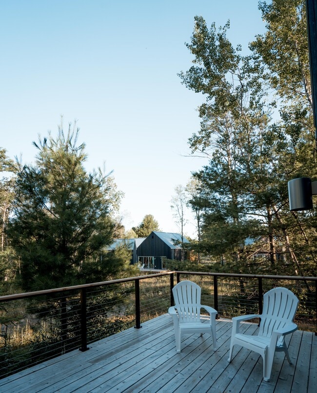 Decks - 5831 Oslo St