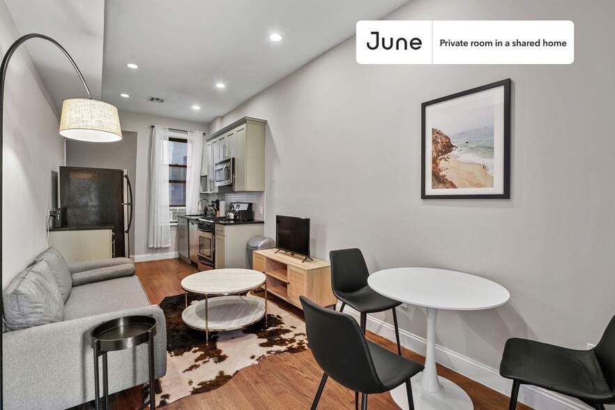 Building Photo - Room in Shared 4 bed/1 bath home