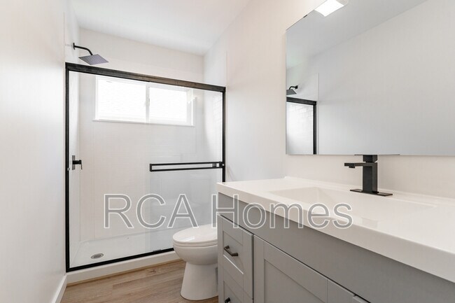 Building Photo - 849 N Rural St