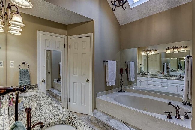Building Photo - 2472 Monte Carlo Dr