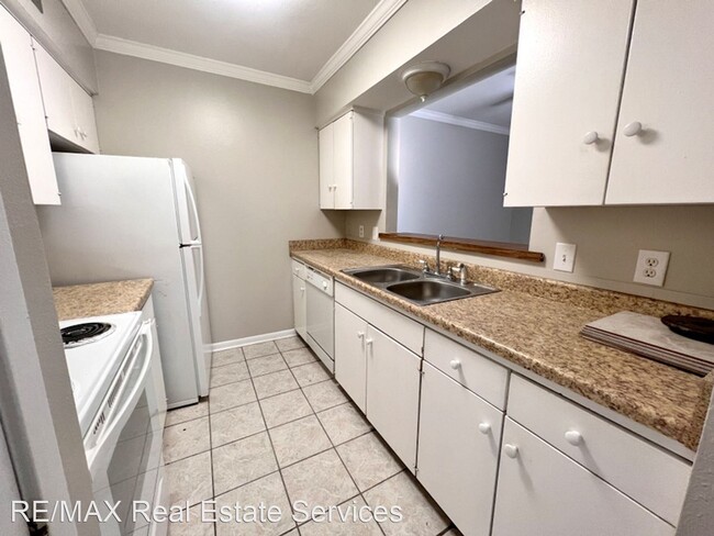 Building Photo - 1 br, 1 bath House - 7000 Creswell Unit 224