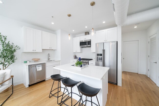Building Photo - 414-16 1st St