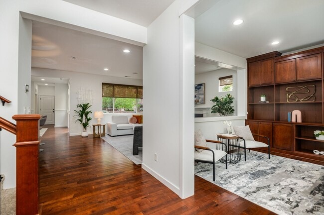 Building Photo - North East Facing 4 bed 3 bath ready for m...