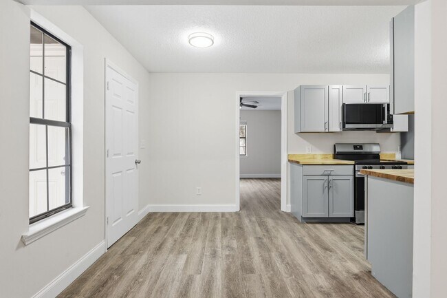 Building Photo - 6008 Champion Rd