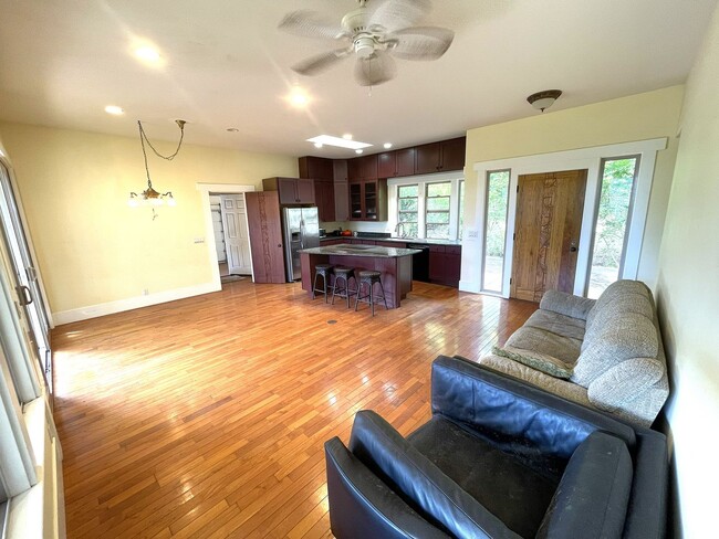 Building Photo - 240 Aulii Dr