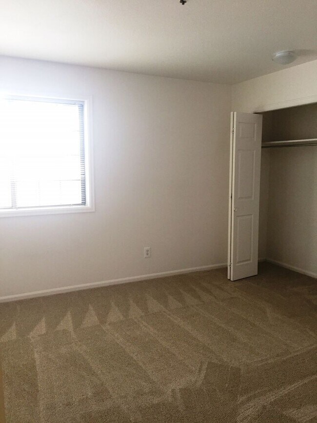 Building Photo - 2-Bedroom Condo in Northeast Boulder's Kin...