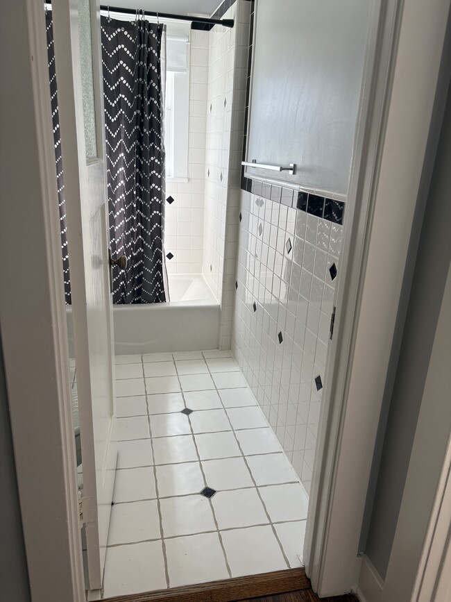 Bathroom - 766 N Ridgewood Pl