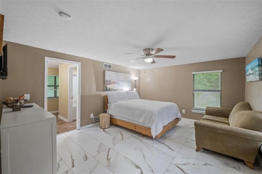 Building Photo - 6207 Moss Dr