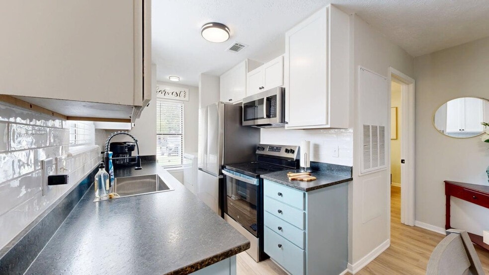 Building Photo - 608 Navarro Dr