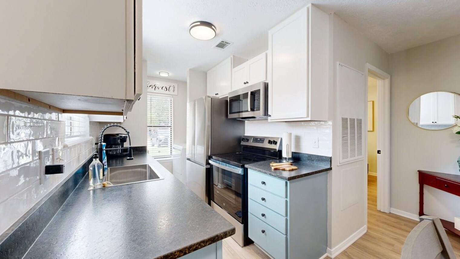 Building Photo - 608 Navarro Dr