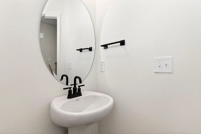 Building Photo - Modern and Charming 3-Bedroom Cul-de-Sac Home in Clayton!