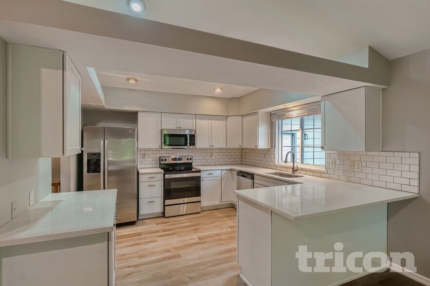 Building Photo - 5704 W 16th St Ln