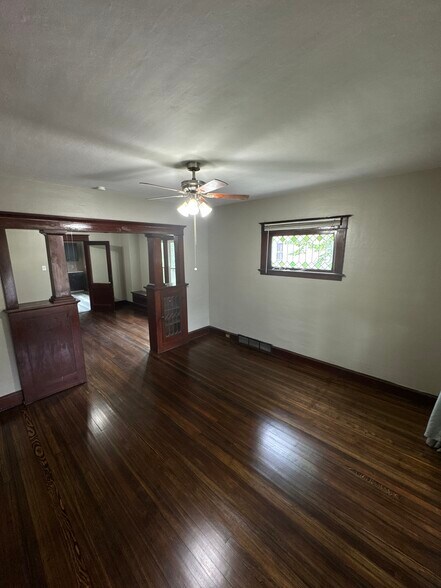 Building Photo - 1386 Electric Ave