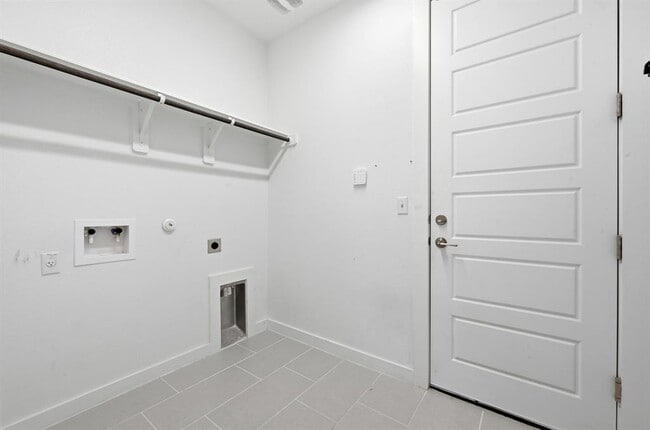 Building Photo - 13101 Brave Tenderfoot Trl