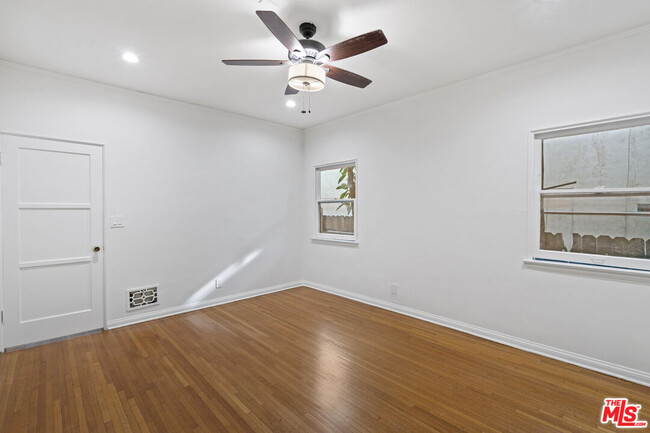 Building Photo - 2360 Kerwood Ave
