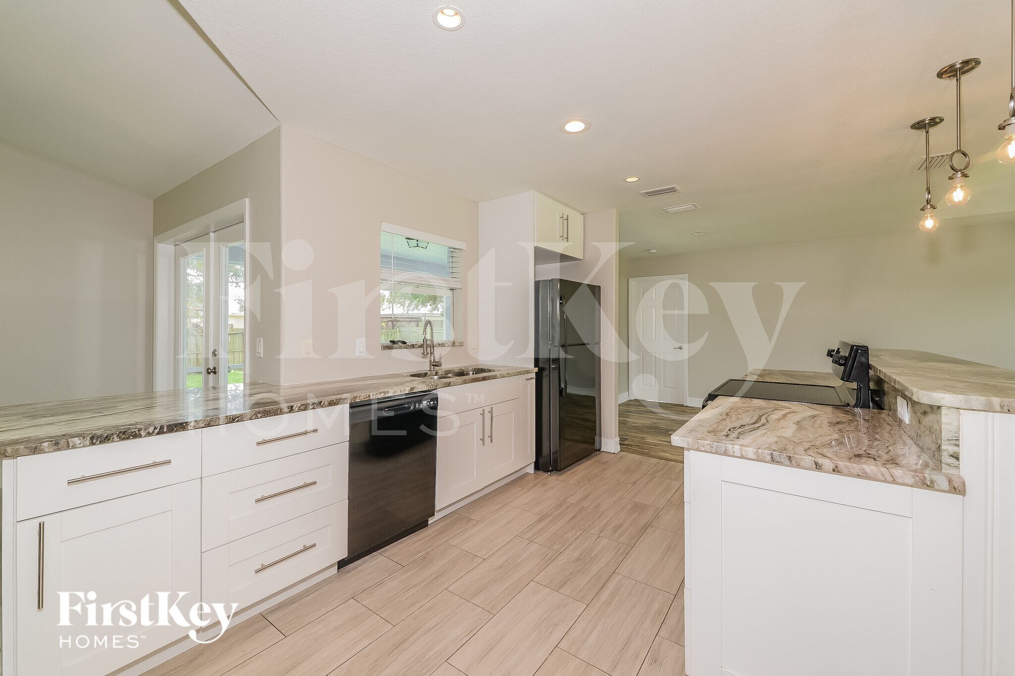 Building Photo - 6177 Hollywood Ave