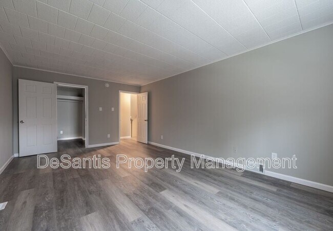 Building Photo - 2207 Aurora Dr