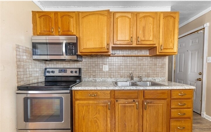 Kitchen area - 3592 Roejack Dr
