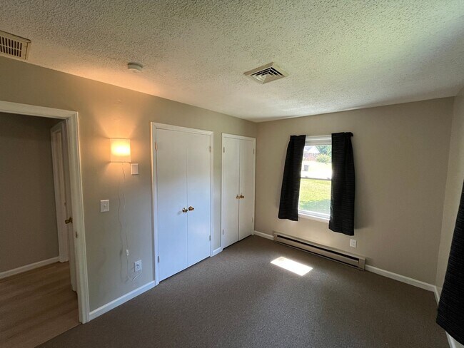 Building Photo - 1681 Village Pl
