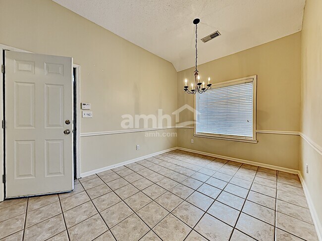 Building Photo - 9289 Oakengate Cove
