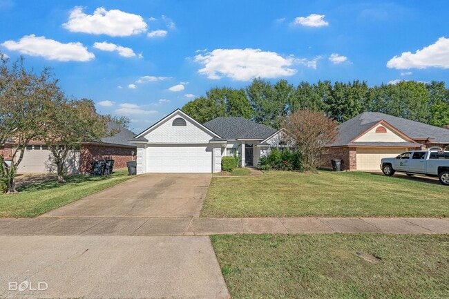 Building Photo - Check Out this 4 bed 2 bath