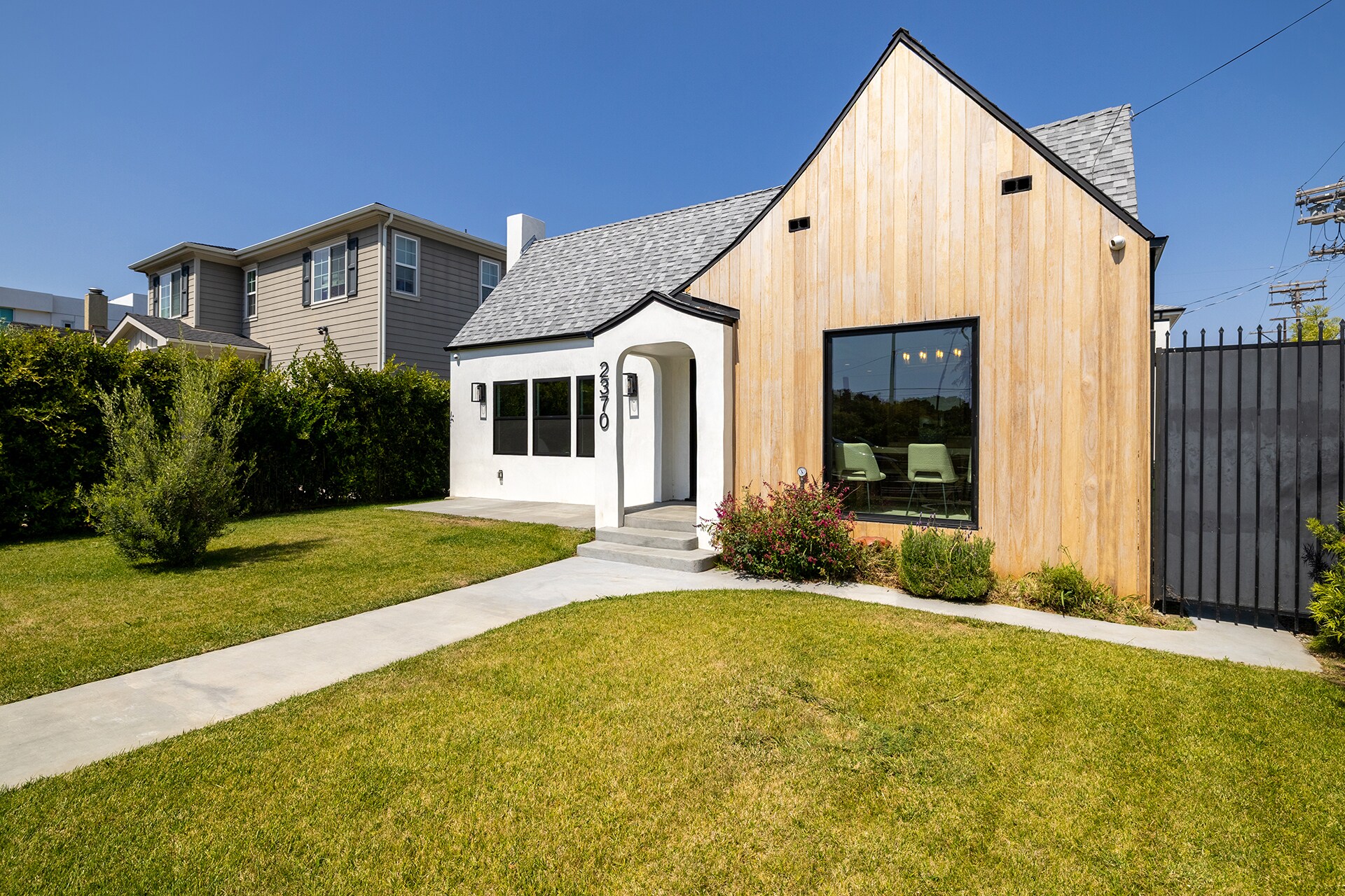 Building Photo - 2370 Kelton Ave