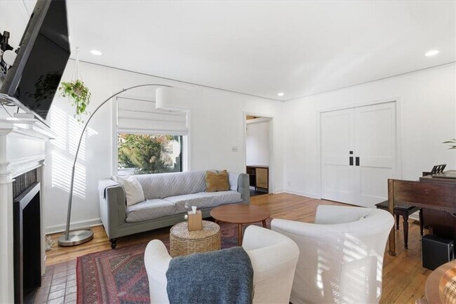 Building Photo - 693 Glenwood Ave SE