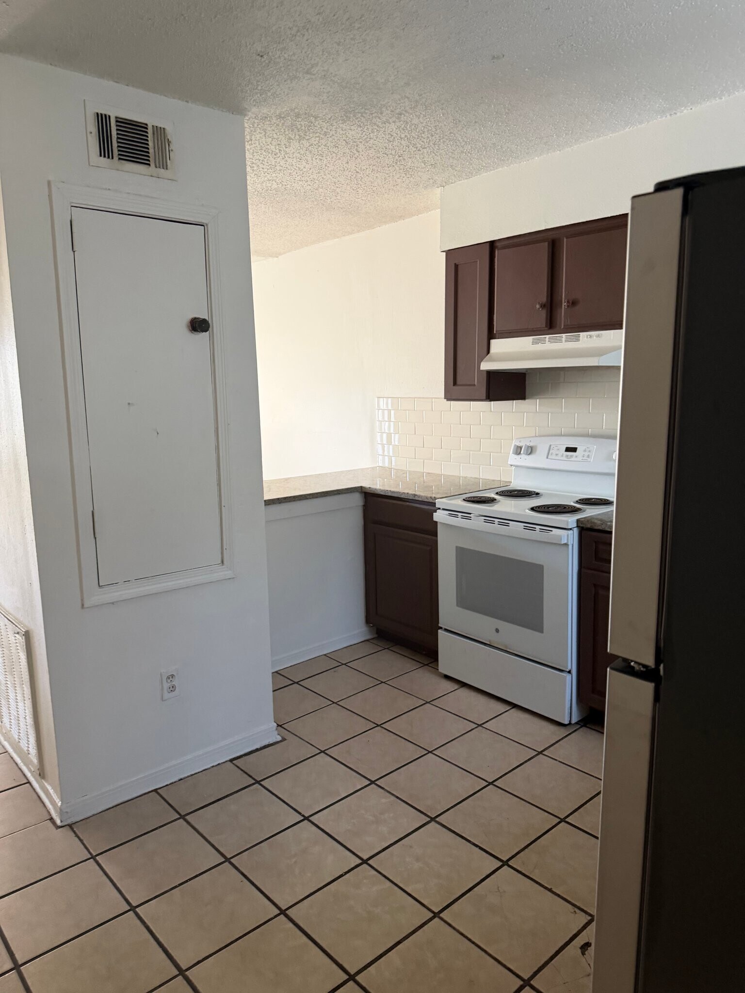 Building Photo - 4870 Alsace St