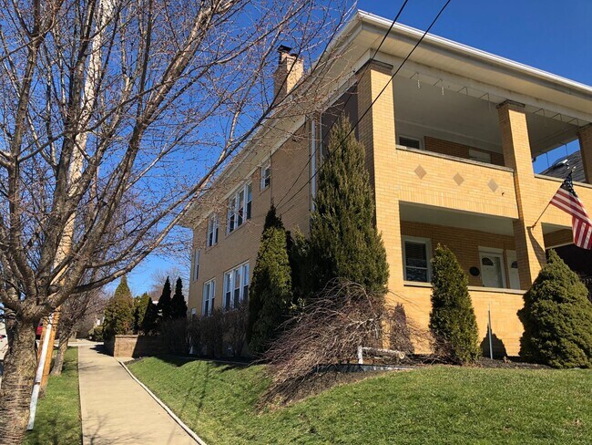 Building Photo - Beautifully Rehabbed Central Oakmont apart...