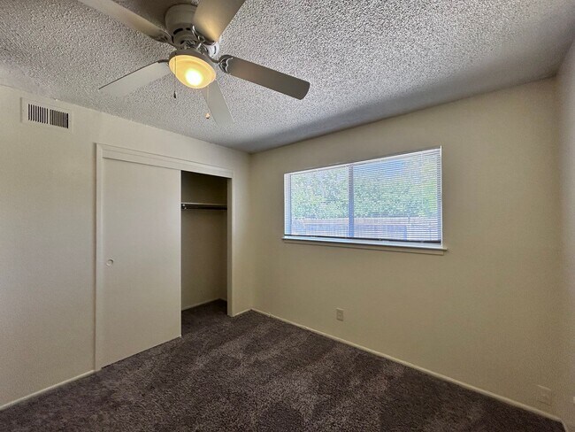 Building Photo - 3125-3127 Cottage Park Avenue