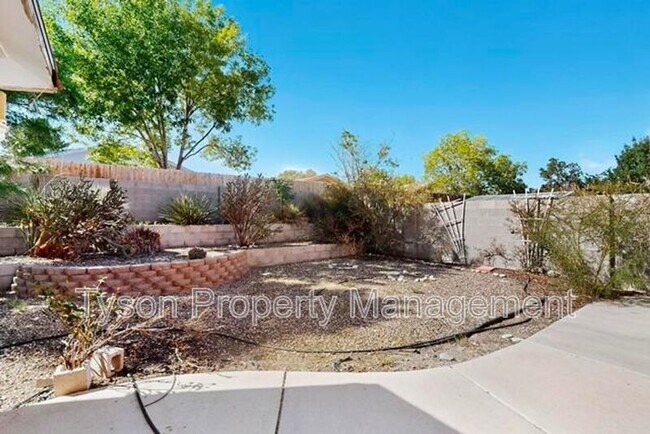 Building Photo - 3013 Taos Meadows Dr NE