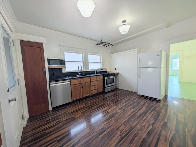 Building Photo - Market St. Duplex