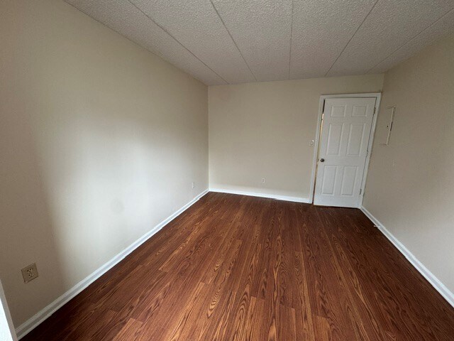 Building Photo - 999 Forest Ave