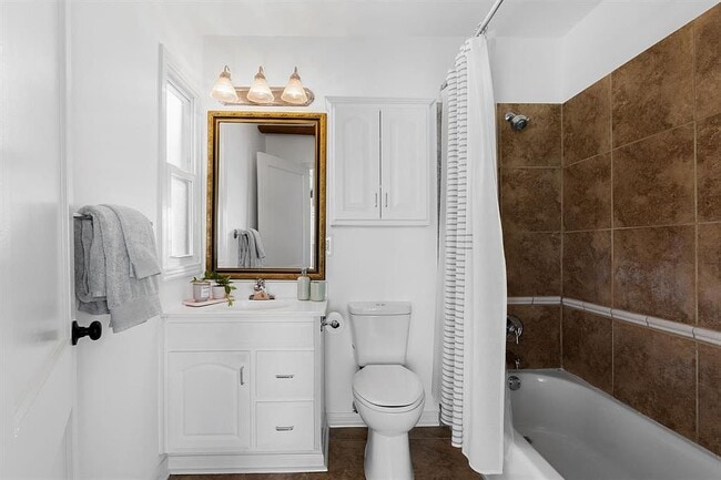 Building Photo - 5101 Balcones Dr