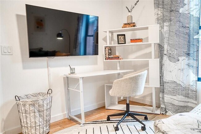 Building Photo - 829 Barnett St NE