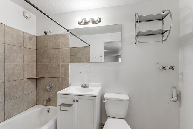 Building Photo - 13413 Minuteman Dr
