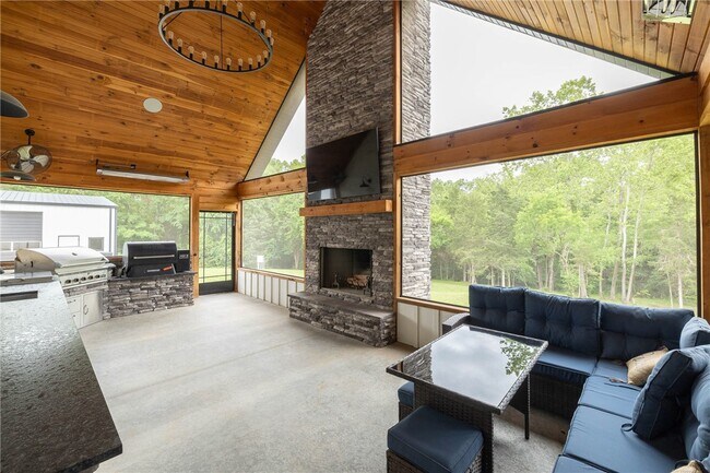 Building Photo - 2762 Wilson Ln