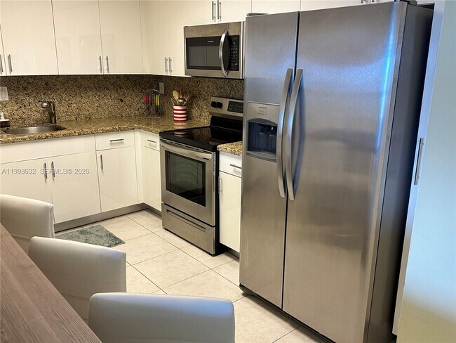 Building Photo - 3530 Mystic Pointe Dr