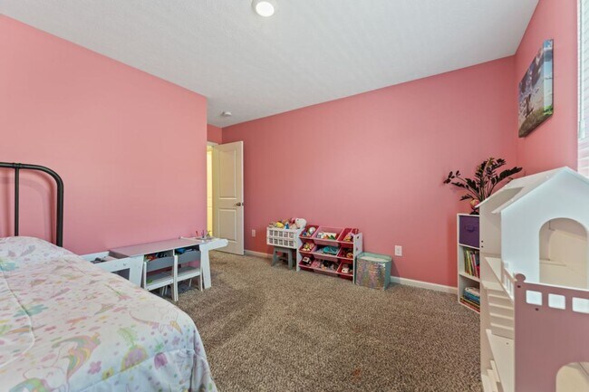Building Photo - 8609 Warbler Br Wy