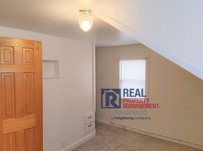 Building Photo - 517-519 E Cedar St