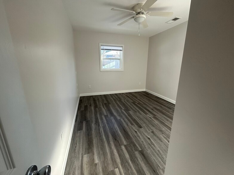 Bedroom - 1371 Shirley St