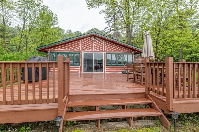 Building Photo - 121 Bearfort Rd