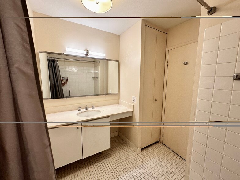 Primary Bathroom - 5445 N Sheridan Rd
